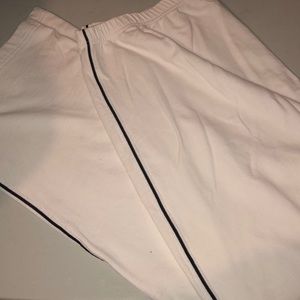 Ladies loosefitting pants